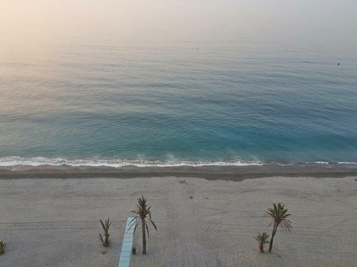 Atico En Almunecar. Primera Linea De Playa Con Vistas Espectaculares 외부 사진